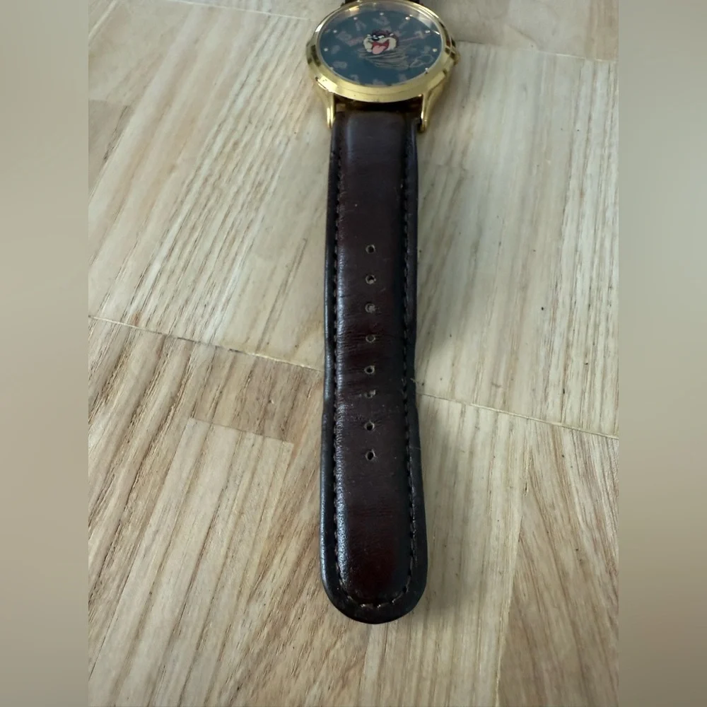 Vintage Looney tunes Tasmanian devil brown leather watch NEW BATTERY